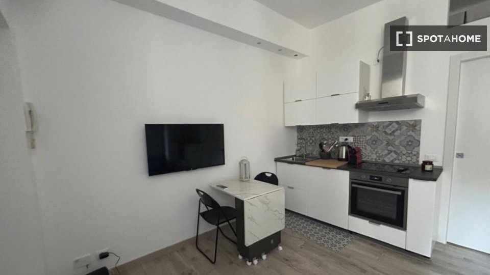 Studio in affitto a Bande Nere, Milano - en Milán