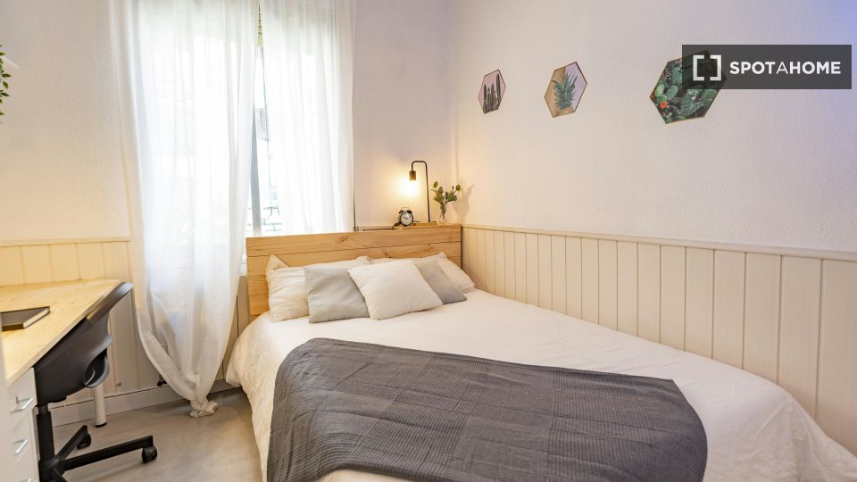 Double room Madrid, 5 beds, 120m² — photo 28