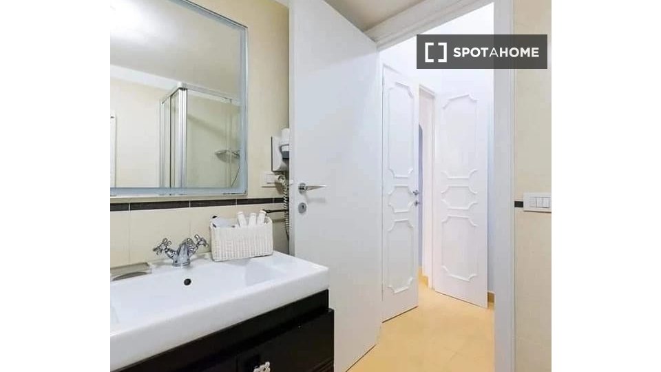 Apartment Rome, 1 bed — photo 2
