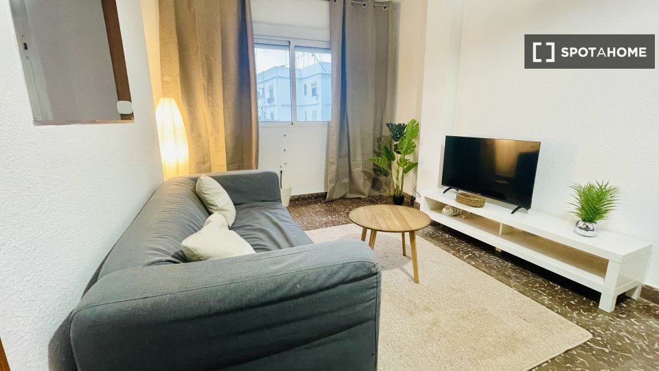 Apartment Valencia, 3 beds, 69m² — photo 25