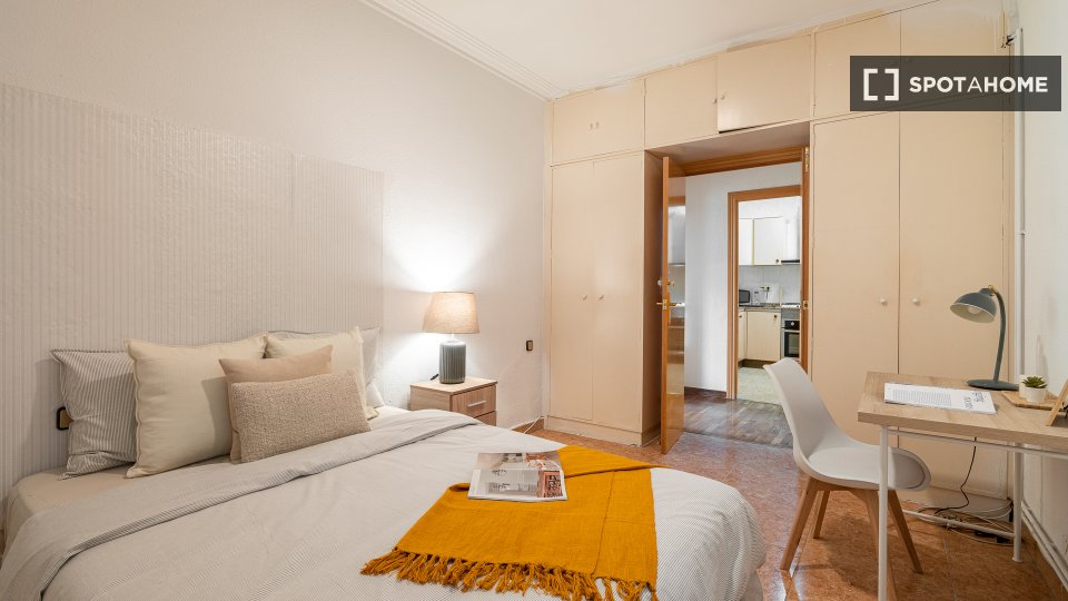 Double room Barcelona, 5 beds, 115m² — photo 4