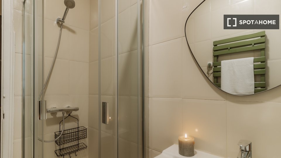 Double room Barcelona, 3 beds, 90m² — photo 1