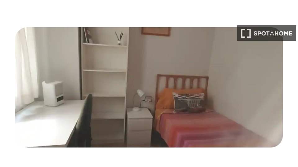 Habitación en piso compartido en San Ildefonso, Granada.
