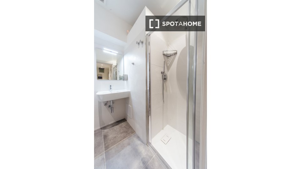Double room Turin, 3 beds, 85m² — photo 5