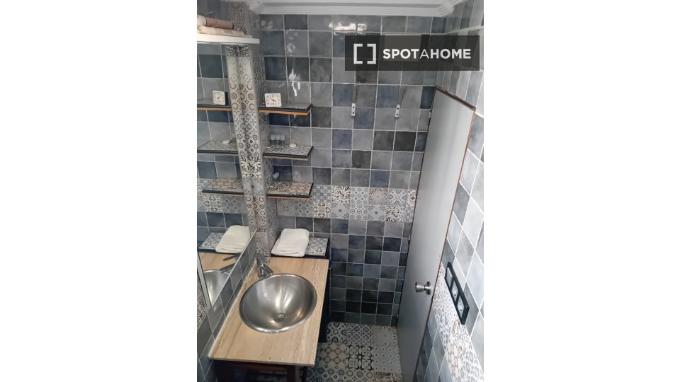 Double room Madrid, 3 beds, 75m² — photo 19