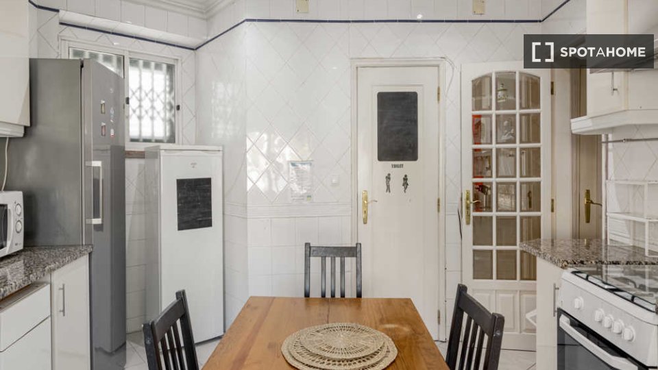Double room Lisbon, 8 beds — photo 45