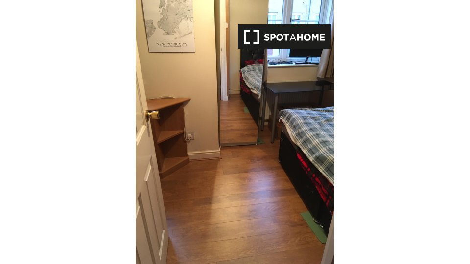 Double room London, 4 beds — photo 1