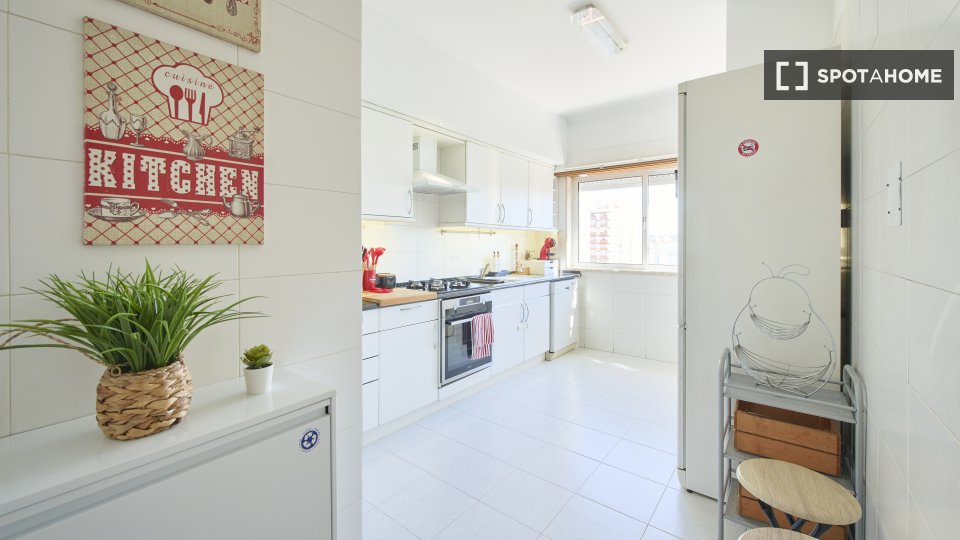 Apartment Lisbon, 2 beds, 90m² — photo 20