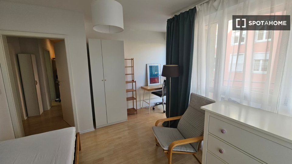 Double room Munich, 3 beds, 68m² — photo 11
