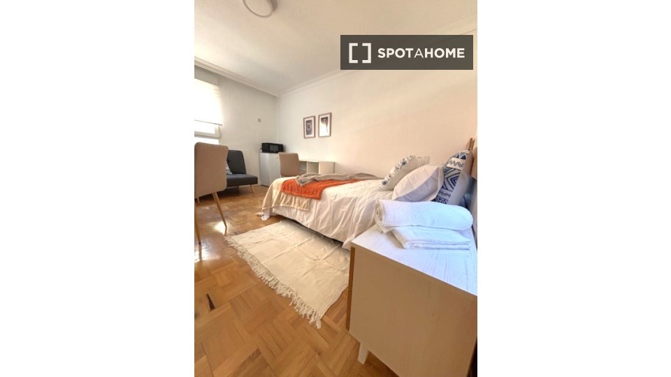 Chambre double Madrid, 8 chambres, 170m² — photo 15