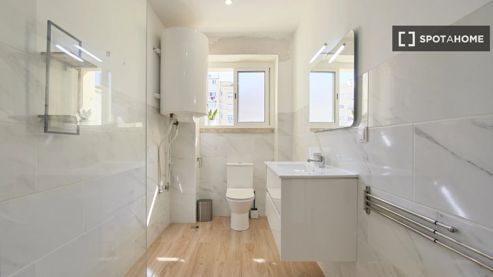 Double room Lisbon, 6 beds — photo 9