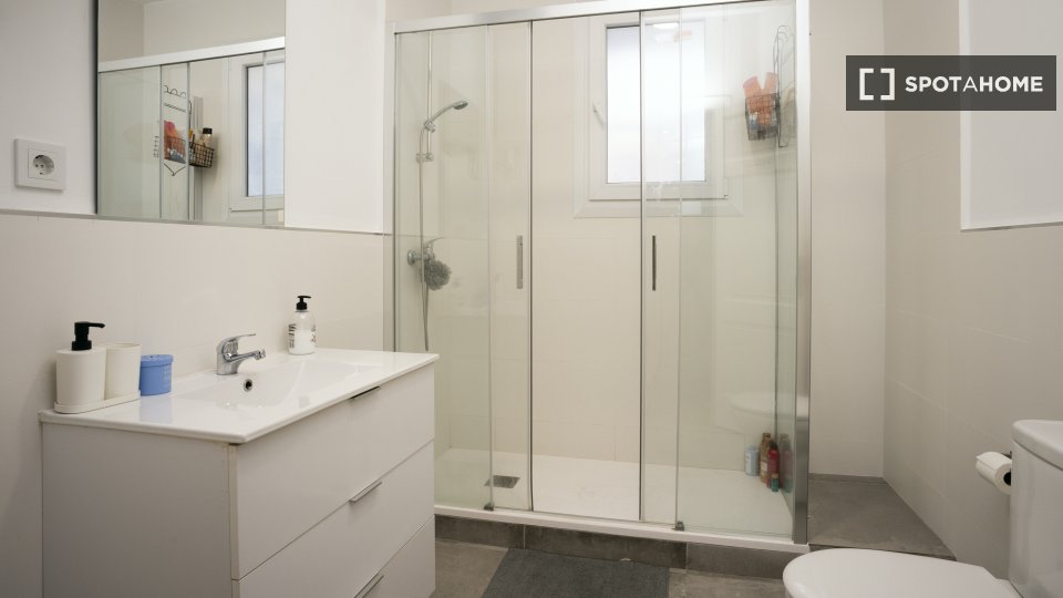 Double room Barcelona, 10 beds, 220m² — photo 38