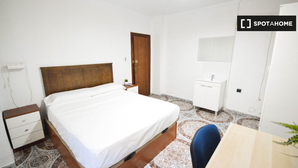 Double room Valencia, 4 beds, 95m² — photo 19