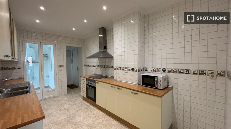 Double room Madrid, 7 beds, 180m² — photo 7