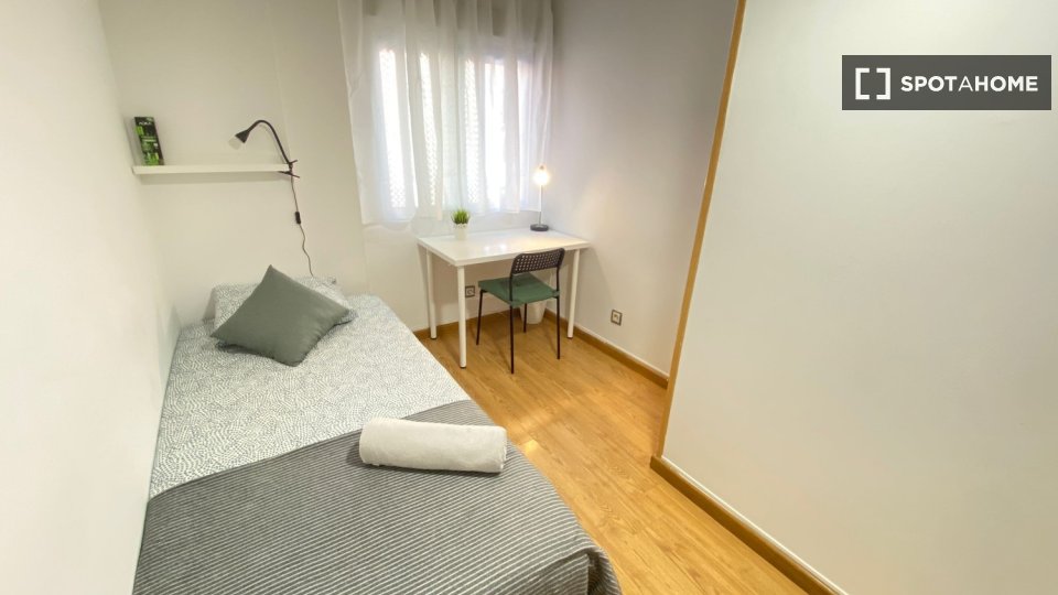 Double room Madrid, 4 beds — photo 10