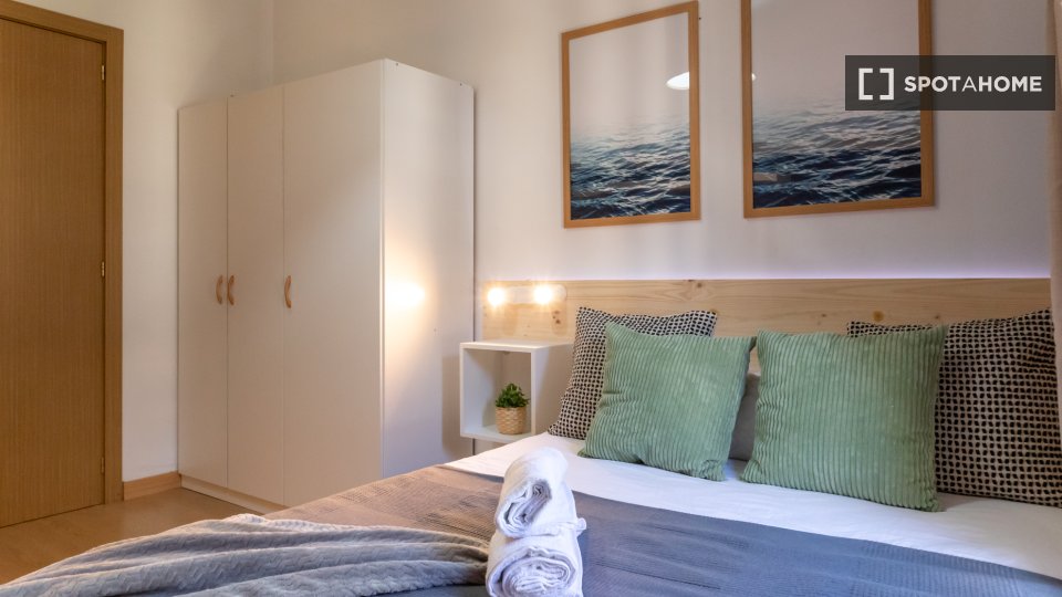 Double room Madrid, 7 beds, 140m² — photo 37
