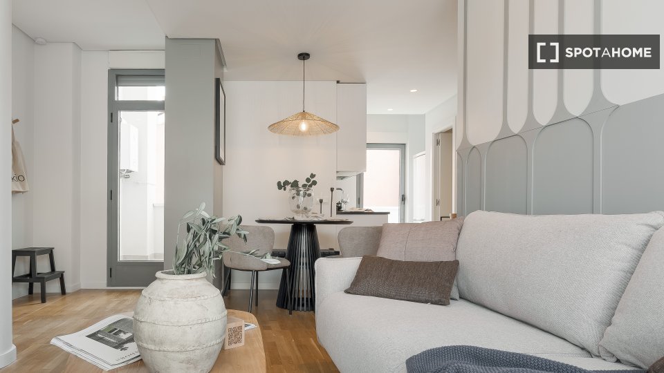 Apartment Madrid, 1 bed, 85m² — photo 1