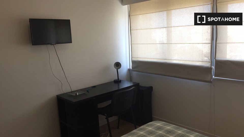 Double room Lisbon, 4 beds, 85m² — photo 2