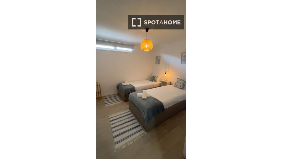 Double room Porto, 3 beds, 85m² — photo 5