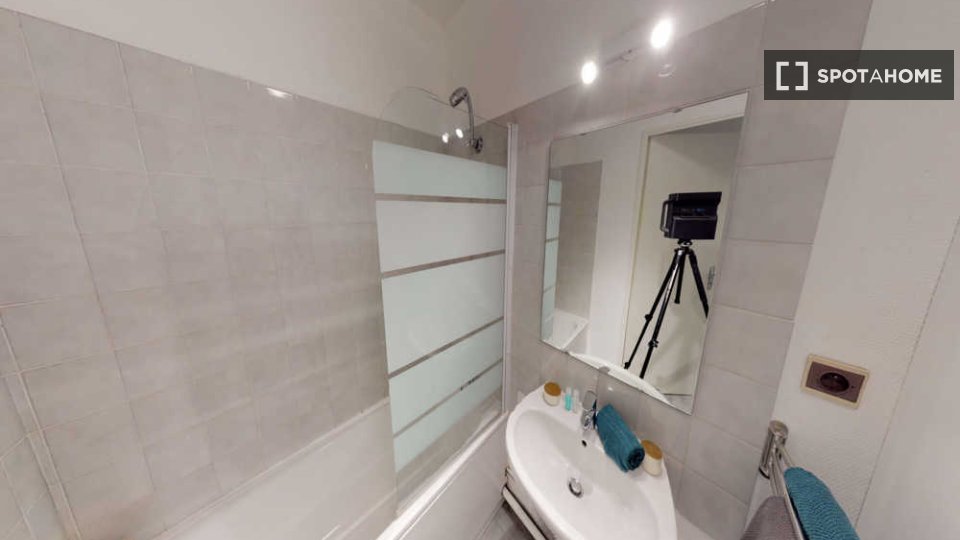 Double room Lyon, 3 beds, 70m² — photo 5