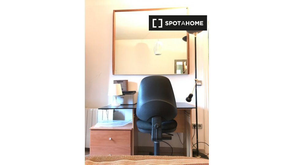 Double room Madrid, 3 beds, 90m² — photo 11