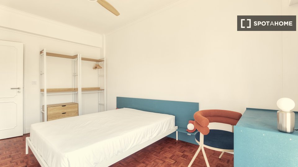 Double room Lisbon, 5 beds — photo 7