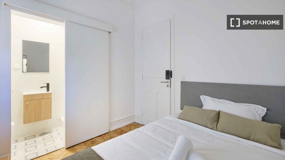 Double room Lisbon, 7 beds — photo 23