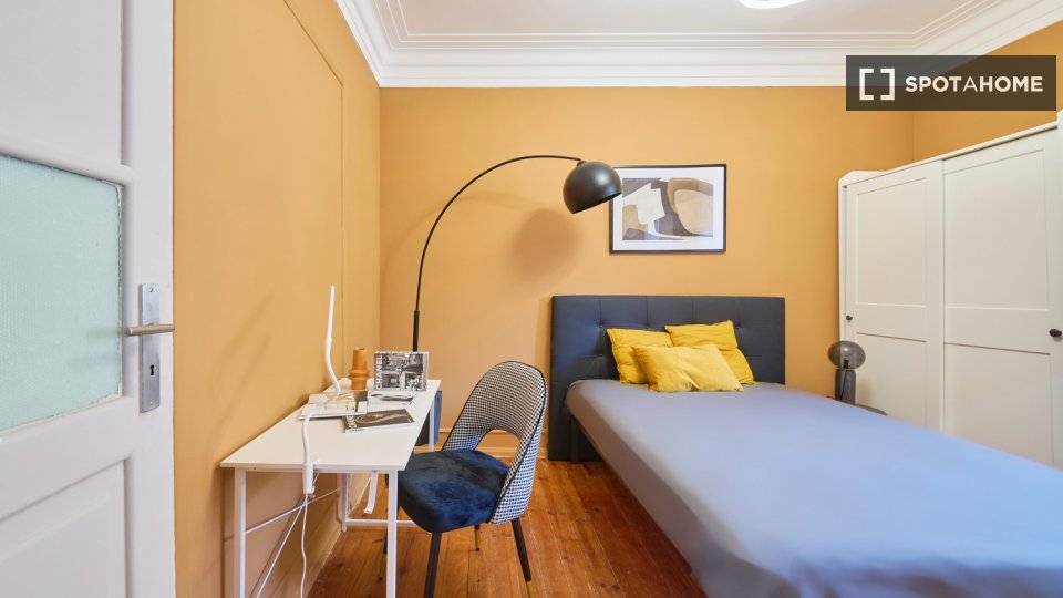 Double room Lisbon, 4 beds — photo 32