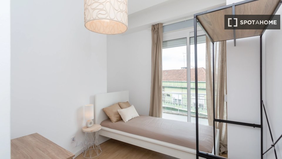 Double room Lisbon, 5 beds — photo 1