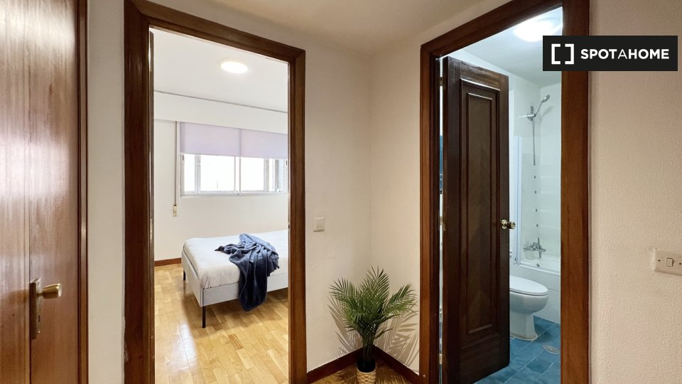 Double room Madrid, 5 beds, 95m² — photo 5