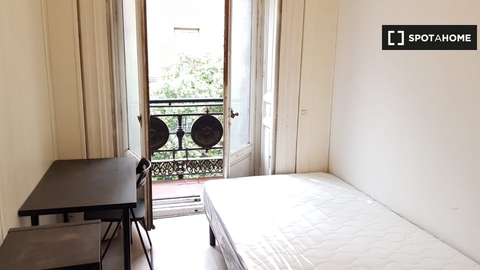Double room Madrid, 8 beds, 170m² — photo 5