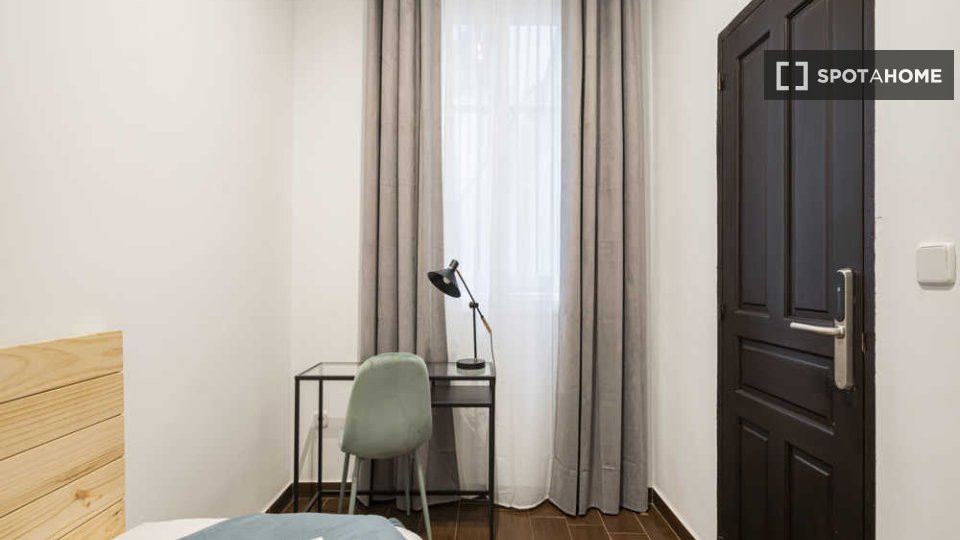 Double room Madrid, 6 beds — photo 45