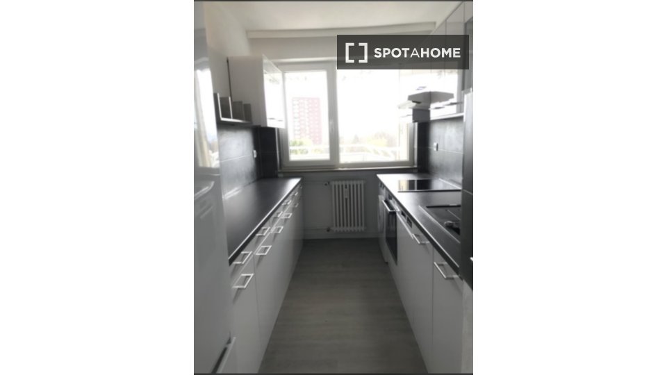 Double room Stuttgart, 3 beds, 13m² — photo 9