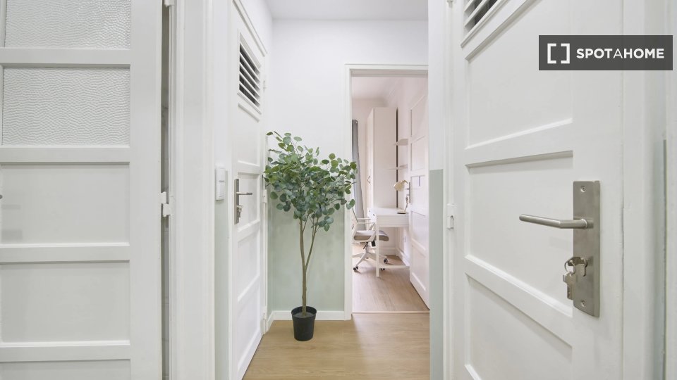 Double room Lisbon, 4 beds — photo 9