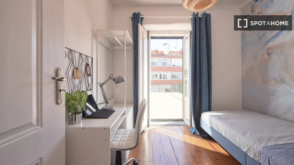 Double room Lisbon, 13 beds — photo 11