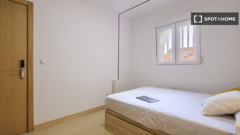 Double room Madrid, 5 beds — photo 26