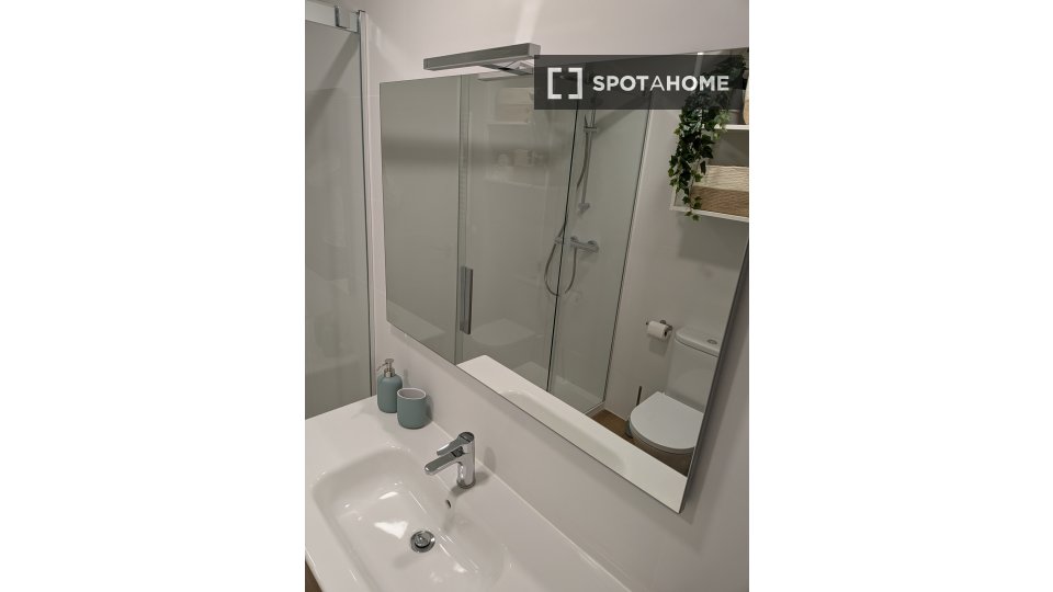 Double room Madrid, 5 beds — photo 12