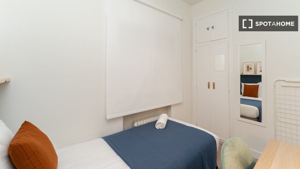 Double room Madrid, 5 beds — photo 19