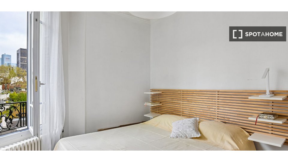 Apartment Paris, 2 beds, 69m² — photo 2