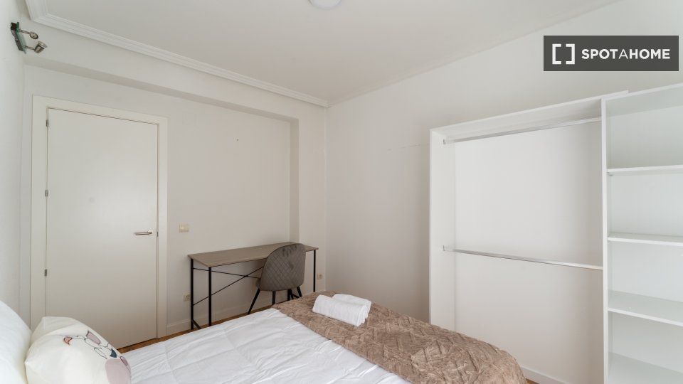 Double room Madrid, 6 beds — photo 12