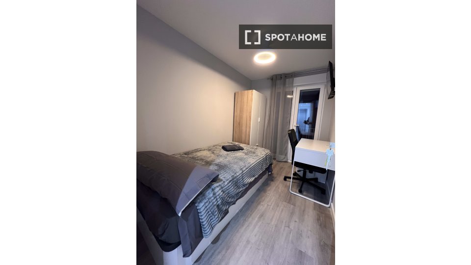 Double room Valencia, 5 beds, 100m² — photo 9