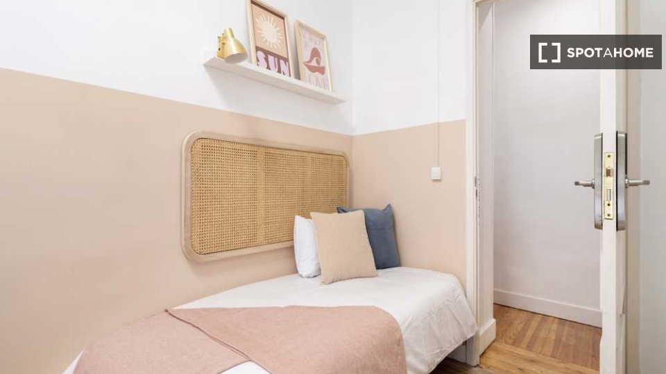 Double room Madrid, 12 beds — photo 7