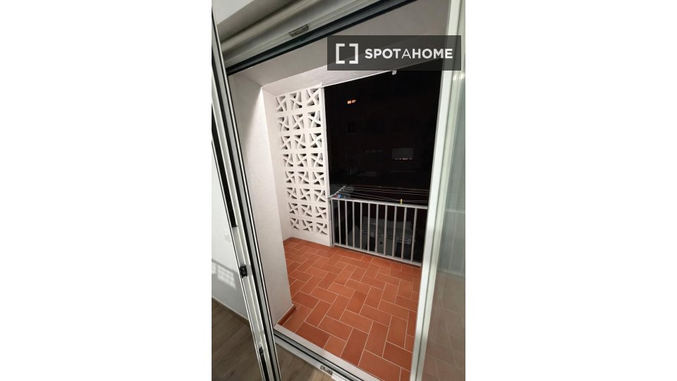 Double room Barcelona, 3 beds, 80m² — photo 7