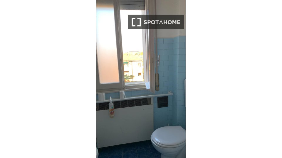 Double room Bologna, 3 beds — photo 14