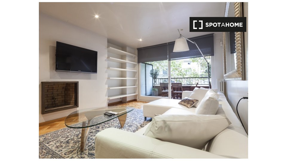 Apartment Barcelona, 4 beds, 180m² — photo 1