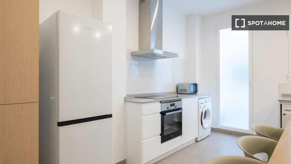 Double room Valencia, 1 bed, 150m² — photo 14