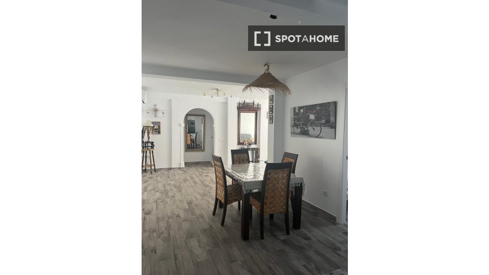 Double room Alicante, 2 beds, 68m² — photo 14