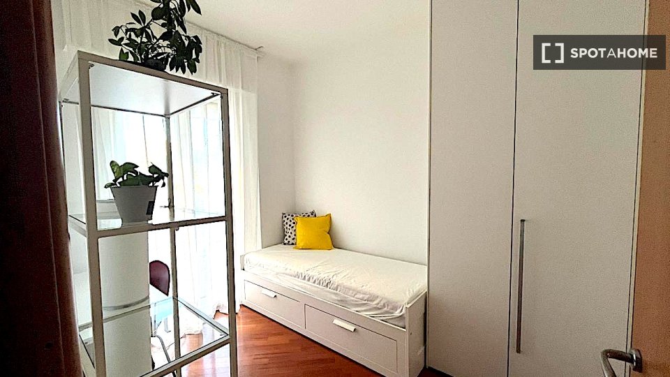 Double room Genoa, 3 beds, 93m² — photo 11