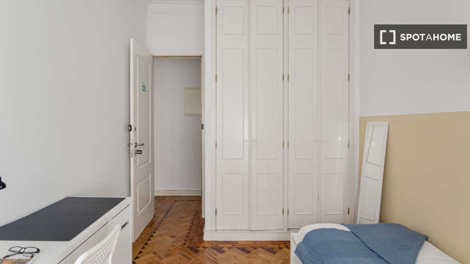 Double room Lisbon, 8 beds — photo 51