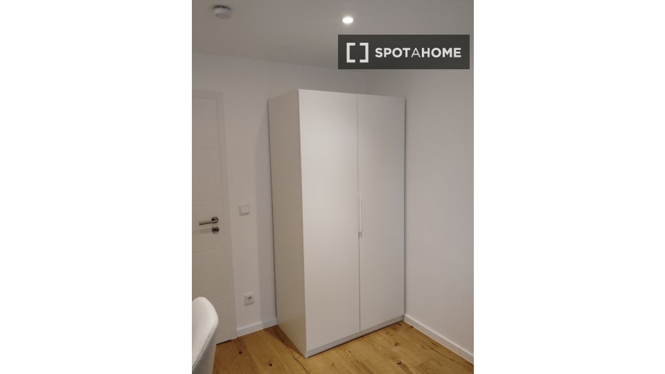 Double room Munich, 5 beds, 90m² — photo 2